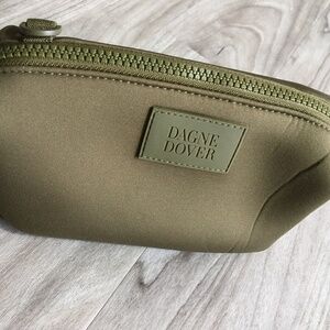 Dagne Dover Toiletry Bag (moss green)